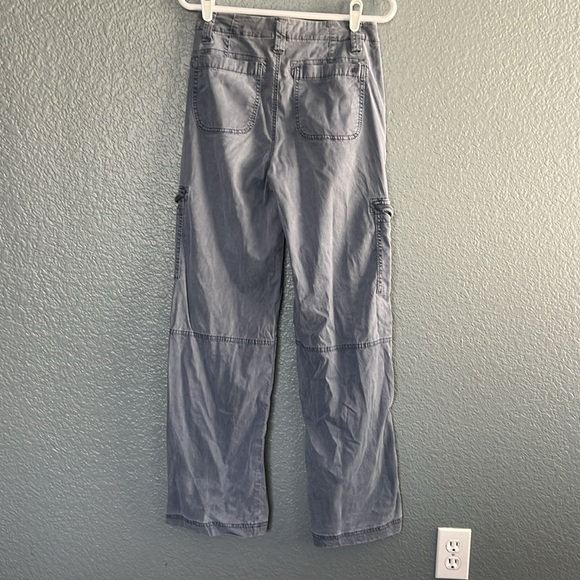 American Eagle Women's Size 2 Super High Rise Baggy Wide Leg Cargo Pants Blue - Picture 5 of 9